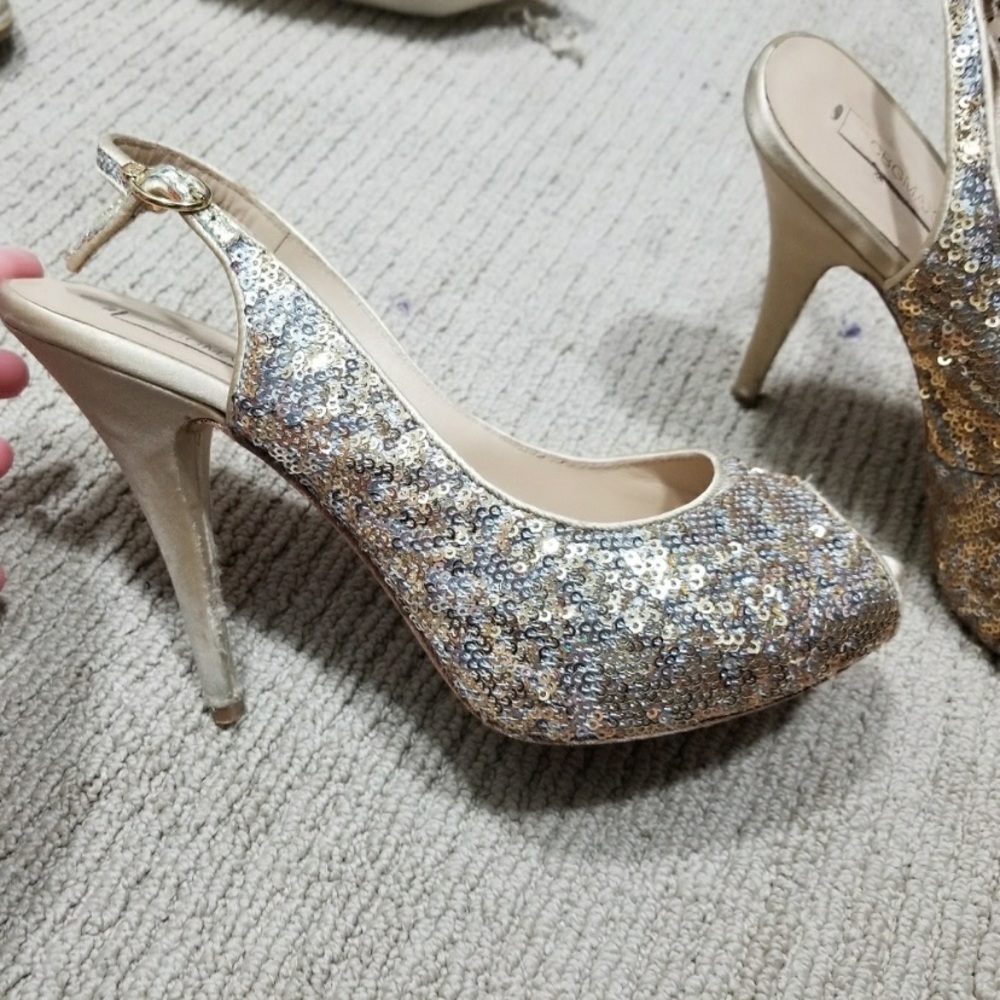 Bcbg sparkle pumps